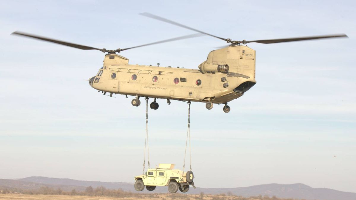 Foto: Vrtulník a výsadkáři v akci. NATO ukazuje na Slovensku svoji sílu